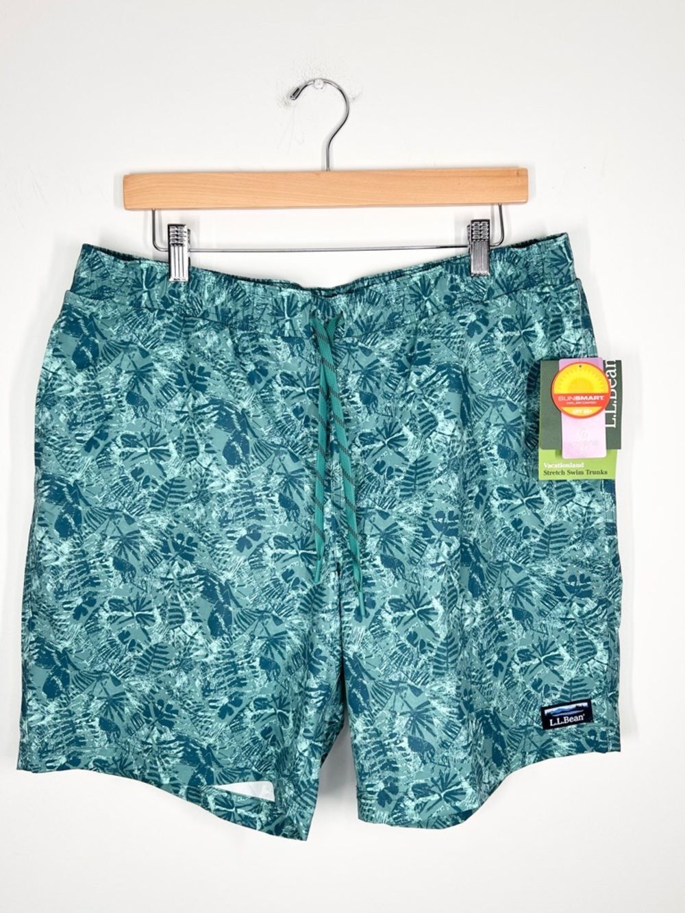 NWT L.L. Bean Vacationland Stretch Swim Trunks 8” Tropical Print Large